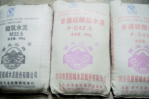 袋裝:普通硅酸鹽水泥——P·O42.5 ,P·O42.5低堿 ,P·O42.5R;P·O52.5,P·O52.5R。